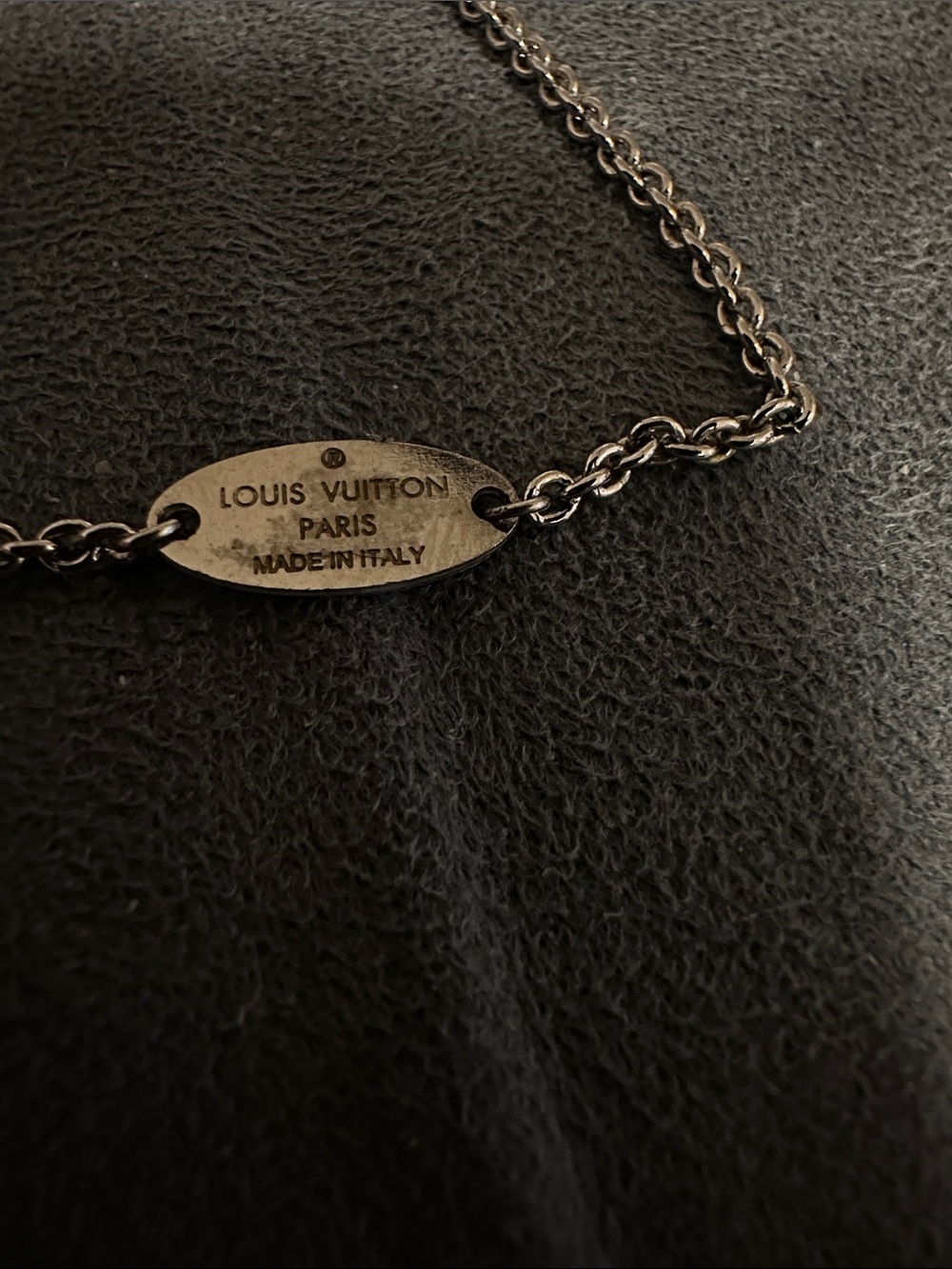 Louis Vuitton Silver V-Pendant Chain Necklace with LV Logo Accents PREOWNED - Picture 2 of 7